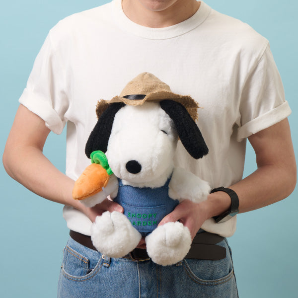 SNOOPY GARDEN キャロットファーマーぬいぐるみ(スヌーピー 25cm)